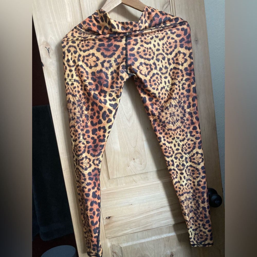 Teeki size medium cheetah leggings